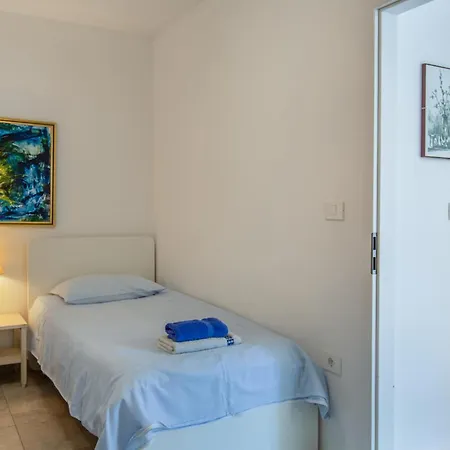 Awesome In With House Sea View Apartament