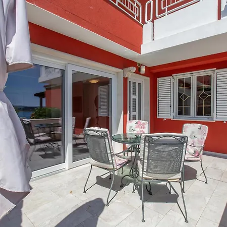 Apartament Awesome In With House Sea View *