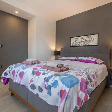 Apartament Awesome In With House Sea View *